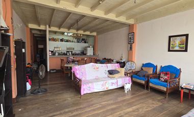 Vendo Casa 3 pisos en Gómez Rendón y la 6ava Uso Comercial - Residencial
