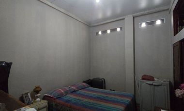 Vendo Casa 3 pisos en Gómez Rendón y la 6ava Uso Comercial - Residencial