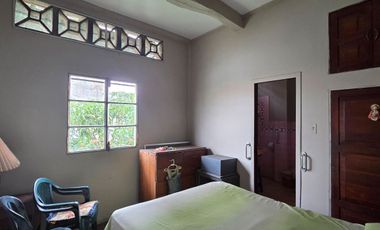 Vendo Casa 3 pisos en Gómez Rendón y la 6ava Uso Comercial - Residencial