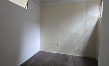 Vendo Casa 3 pisos en Gómez Rendón y la 6ava Uso Comercial - Residencial