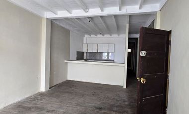 Vendo Casa 3 pisos en Gómez Rendón y la 6ava Uso Comercial - Residencial