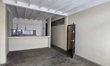 Vendo Casa 3 pisos en Gómez Rendón y la 6ava Uso Comercial - Residencial