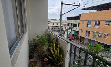 Vendo Casa 3 pisos en Gómez Rendón y la 6ava Uso Comercial - Residencial