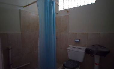 Vendo Casa 3 pisos en Gómez Rendón y la 6ava Uso Comercial - Residencial