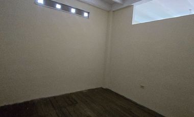 Vendo Casa 3 pisos en Gómez Rendón y la 6ava Uso Comercial - Residencial