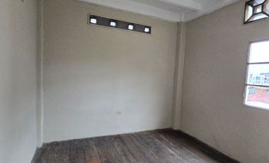 Vendo Casa 3 pisos en Gómez Rendón y la 6ava Uso Comercial - Residencial
