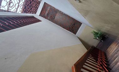 Vendo Casa 3 pisos en Gómez Rendón y la 6ava Uso Comercial - Residencial