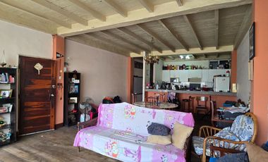 Vendo Casa 3 pisos en Gómez Rendón y la 6ava Uso Comercial - Residencial
