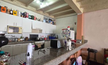 Vendo Casa 3 pisos en Gómez Rendón y la 6ava Uso Comercial - Residencial