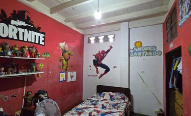 Vendo Casa 3 pisos en Gómez Rendón y la 6ava Uso Comercial - Residencial