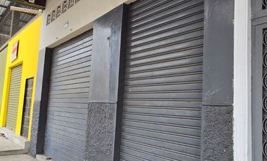 Vendo Casa 3 pisos en Gómez Rendón y la 6ava Uso Comercial - Residencial