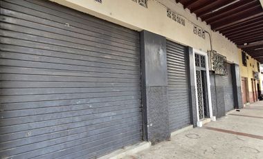 Vendo Casa 3 pisos en Gómez Rendón y la 6ava Uso Comercial - Residencial