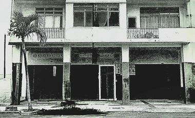 Vendo Casa 3 pisos en Gómez Rendón y la 6ava Uso Comercial - Residencial