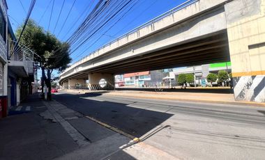 Renta de locales en bajo puente sobre Av. Gustavo Baz.