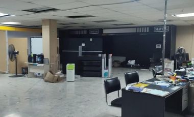 Ofrezco Edificio Uso de Suelo Multifamiliar En Avenida En Venta en el Centro