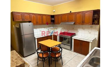 Se Vende Casa Frente A Parque