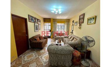 Se Vende Casa Frente A Parque