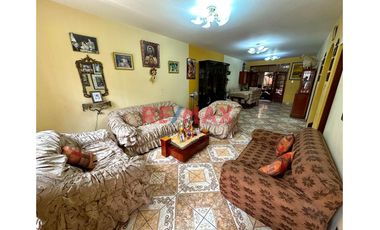 Se Vende Casa Frente A Parque