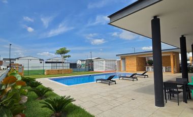 Vendo Moderna Casa de Estreno en Urbanización Savali, tu Nuevo Hogar Vía Salitre