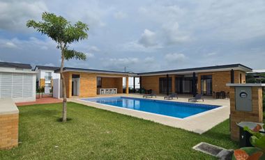Vendo Moderna Casa de Estreno en Urbanización Savali, tu Nuevo Hogar Vía Salitre