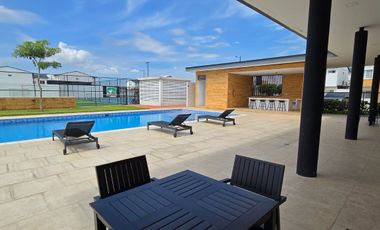 Vendo Moderna Casa de Estreno en Urbanización Savali, tu Nuevo Hogar Vía Salitre