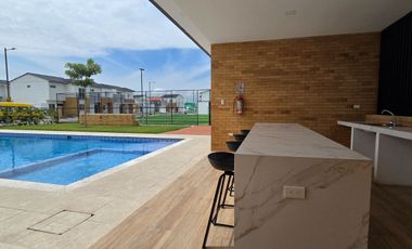 Vendo Moderna Casa de Estreno en Urbanización Savali, tu Nuevo Hogar Vía Salitre