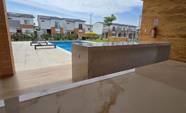 Vendo Moderna Casa de Estreno en Urbanización Savali, tu Nuevo Hogar Vía Salitre