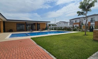 Vendo Moderna Casa de Estreno en Urbanización Savali, tu Nuevo Hogar Vía Salitre