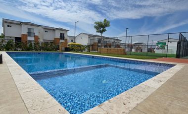 Vendo Moderna Casa de Estreno en Urbanización Savali, tu Nuevo Hogar Vía Salitre