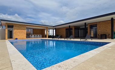 Vendo Moderna Casa de Estreno en Urbanización Savali, tu Nuevo Hogar Vía Salitre