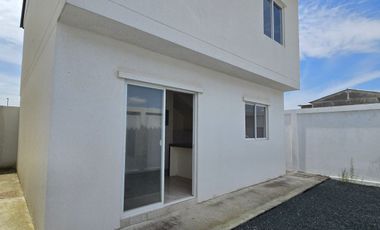 Vendo Moderna Casa de Estreno en Urbanización Savali, tu Nuevo Hogar Vía Salitre