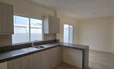 Vendo Moderna Casa de Estreno en Urbanización Savali, tu Nuevo Hogar Vía Salitre