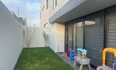 ¡Casa de Lujo en Venta en Los Robles Residencial, Coto Castaños!