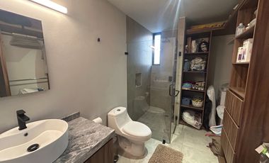 ¡Casa de Lujo en Venta en Los Robles Residencial, Coto Castaños!