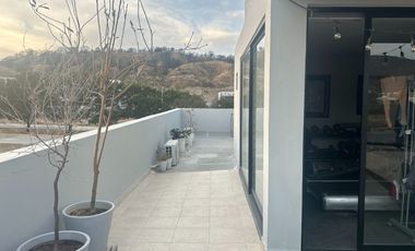 ¡Casa de Lujo en Venta en Los Robles Residencial, Coto Castaños!