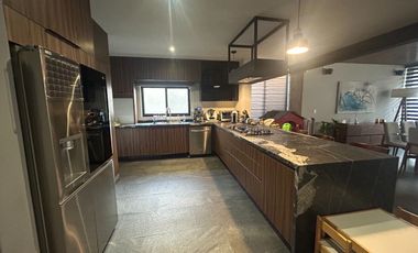 ¡Casa de Lujo en Venta en Los Robles Residencial, Coto Castaños!