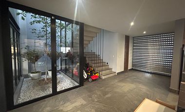 ¡Casa de Lujo en Venta en Los Robles Residencial, Coto Castaños!