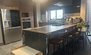 ¡Casa de Lujo en Venta en Los Robles Residencial, Coto Castaños!