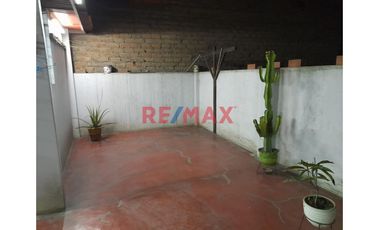 Casa De Dos Pisos Mas Azotea En El Rimac
