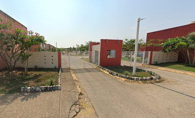 CASA EN CTO. DE SAN GABRIEL, COL.VILLAS SAN MARTIN, COATZACOALCOS, VERACRUZ. ¡NO SE ACEPTAN CRÉDITOS!