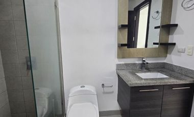 Alquilo QUO Luxury Apartaments, amoblado Frente Mall del Sol 2 dormitorios
