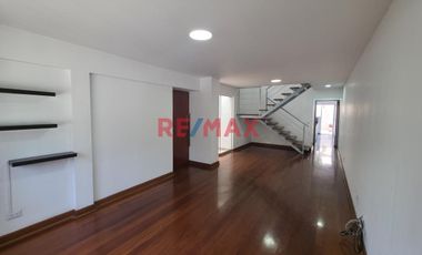 ¡Alquiler De Espacioso Dúplex En Surco De 148 M² Con Terraza Y 2 Estacionamientos!