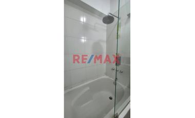 ¡Alquiler De Espacioso Dúplex En Surco De 148 M² Con Terraza Y 2 Estacionamientos!