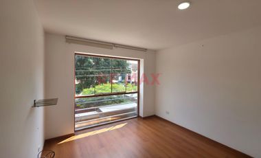 ¡Alquiler De Espacioso Dúplex En Surco De 148 M² Con Terraza Y 2 Estacionamientos!