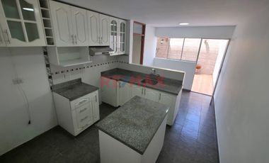 ¡Alquiler De Espacioso Dúplex En Surco De 148 M² Con Terraza Y 2 Estacionamientos!