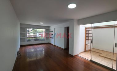 ¡Alquiler De Espacioso Dúplex En Surco De 148 M² Con Terraza Y 2 Estacionamientos!