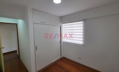¡Alquiler De Espacioso Dúplex En Surco De 148 M² Con Terraza Y 2 Estacionamientos!