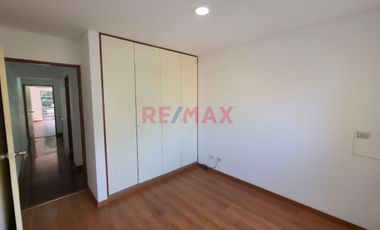 ¡Alquiler De Espacioso Dúplex En Surco De 148 M² Con Terraza Y 2 Estacionamientos!