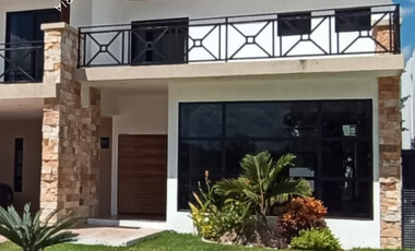 Amplia Casa en venta en residencial club Norte Mérida con 4 recamaras