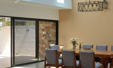 Amplia Casa en venta en residencial club Norte Mérida con 4 recamaras